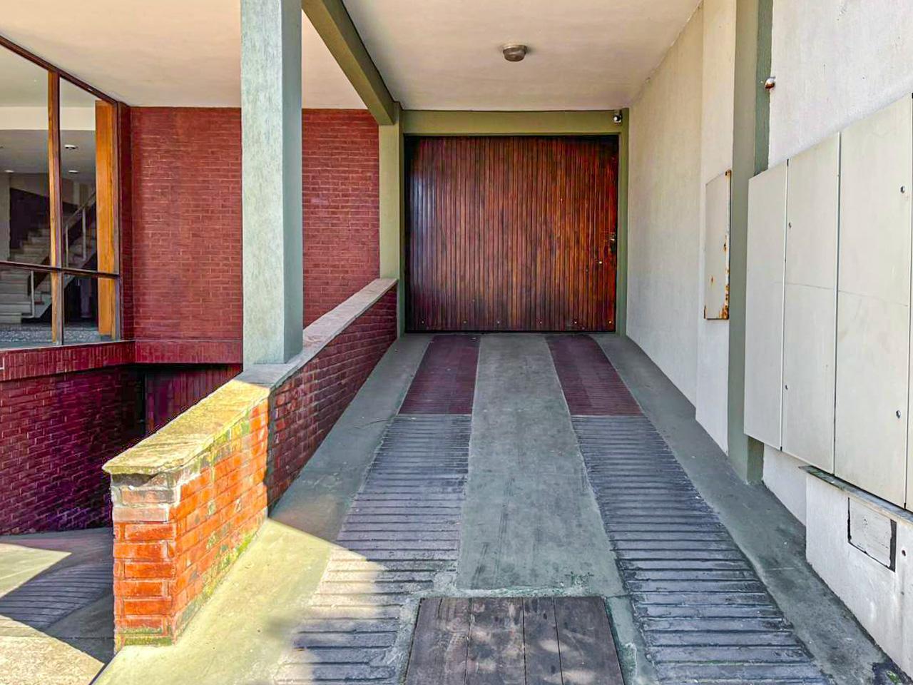 Foto de Venta Cochera en La Perla planta baja, imagen 2