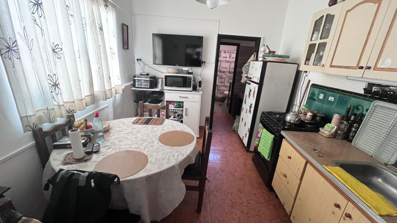 Venta PH 2 ambientes en Villa Primera con dependencia