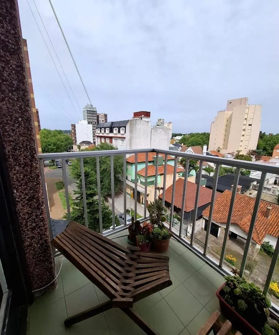 Dpto 4 ambientes a la venta con Balcón y dependencia a una cuadra del mar y centro MIRAMAR 2