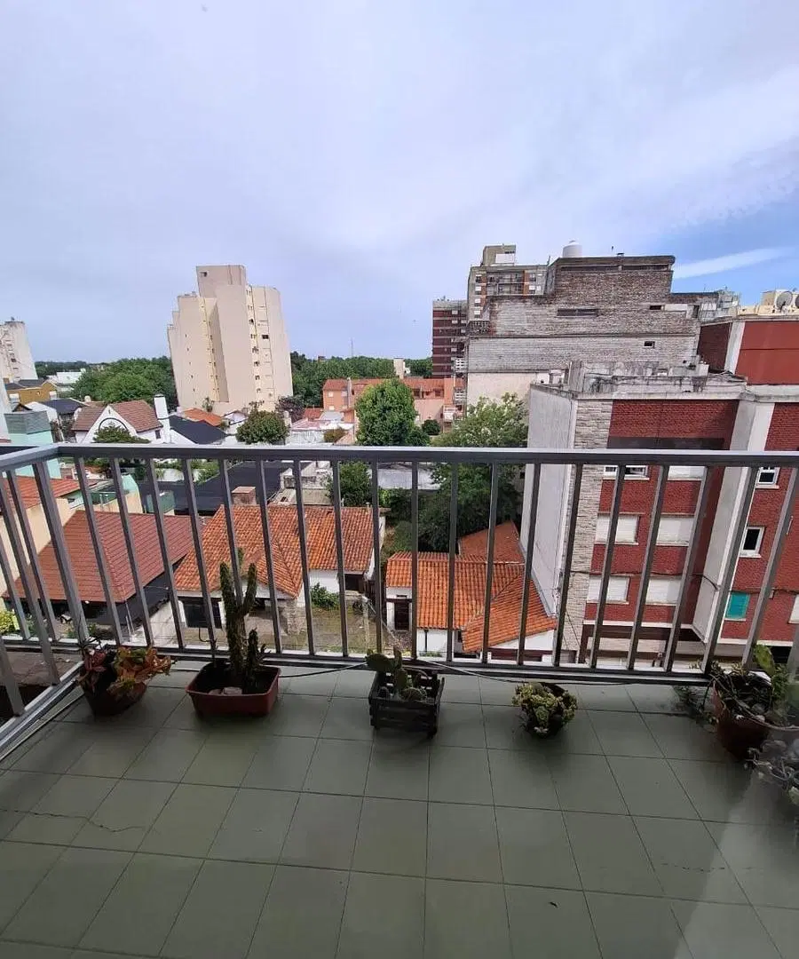 Dpto 4 ambientes a la venta con Balcón y dependencia a una cuadra del mar y centro MIRAMAR 5