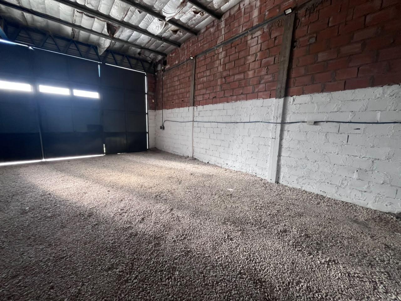 Venta Galpón en barrio Caisamar con gran parque