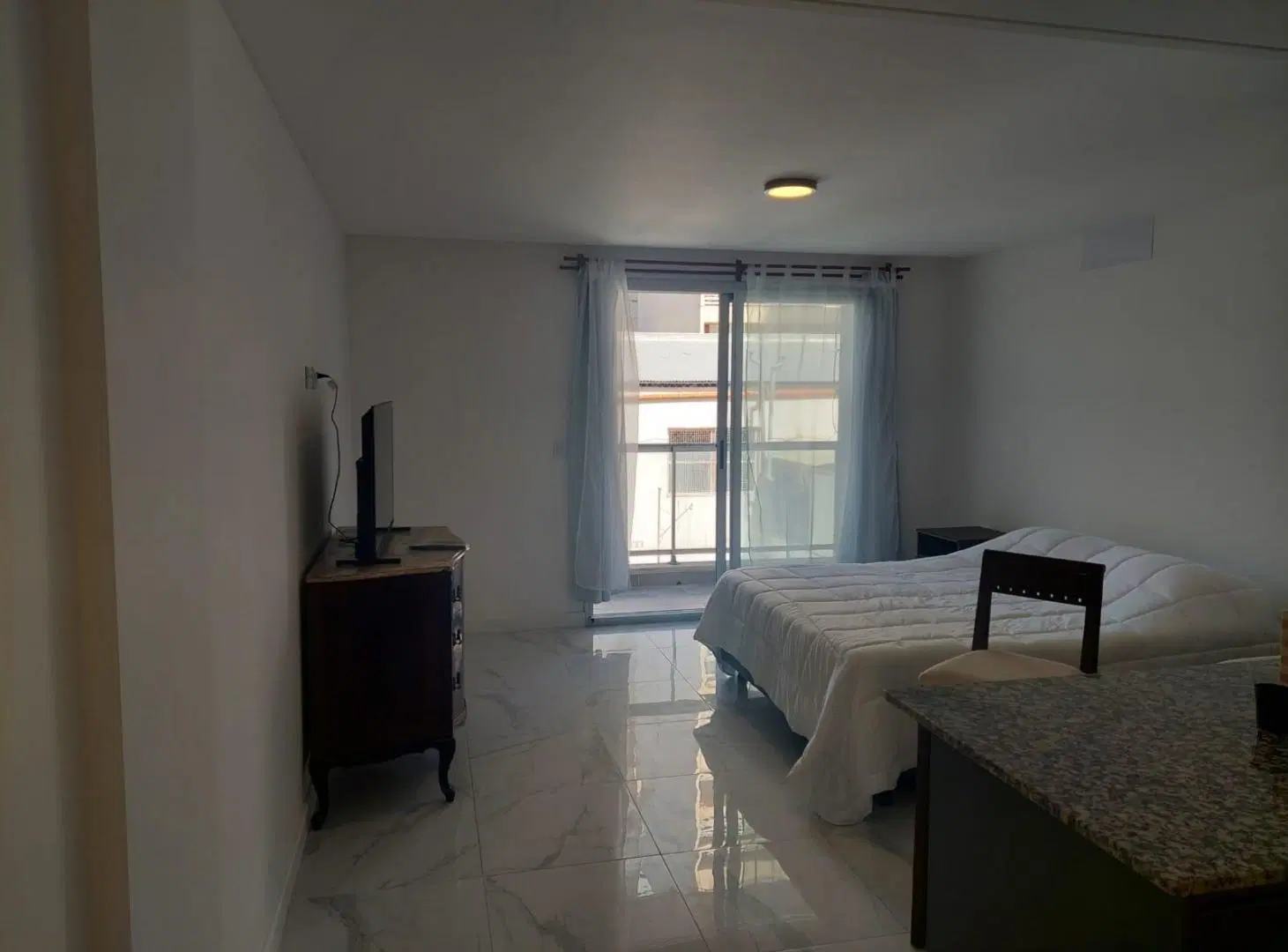 Alquiler Departamento en La Perla con balcón 2