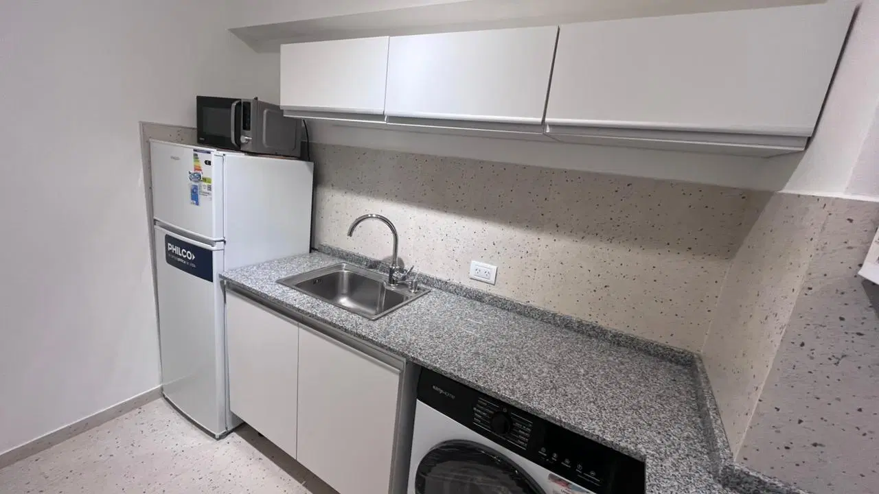 Venta Departamento 2 ambientes en La Perla reciclado al frente balcón frances 4