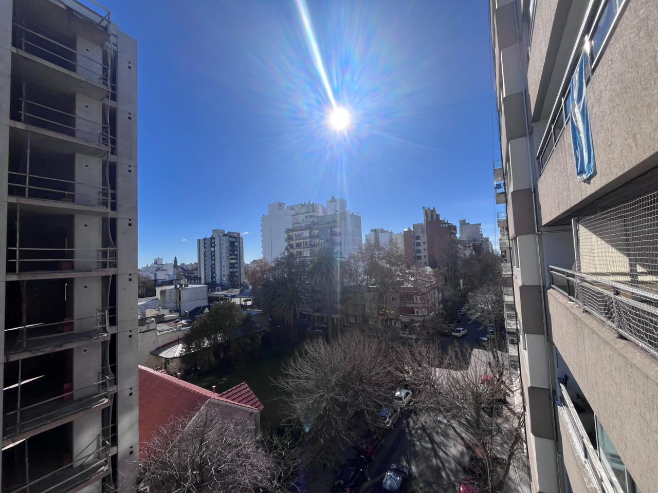 Foto de Venta Departamento 2 ambientes en La Perla reciclado al frente balcón, imagen 5