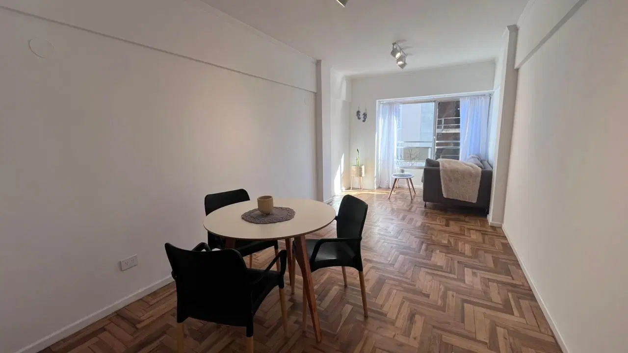 Venta Departamento 2 ambientes en La Perla reciclado al frente balcón frances 2