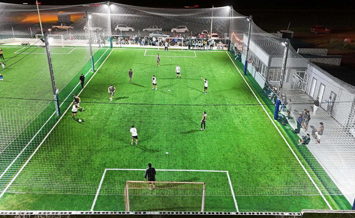 Foto de Complejo deportivo futbol 5 y 7 en venta con buffet y salón de evento, imagen 1