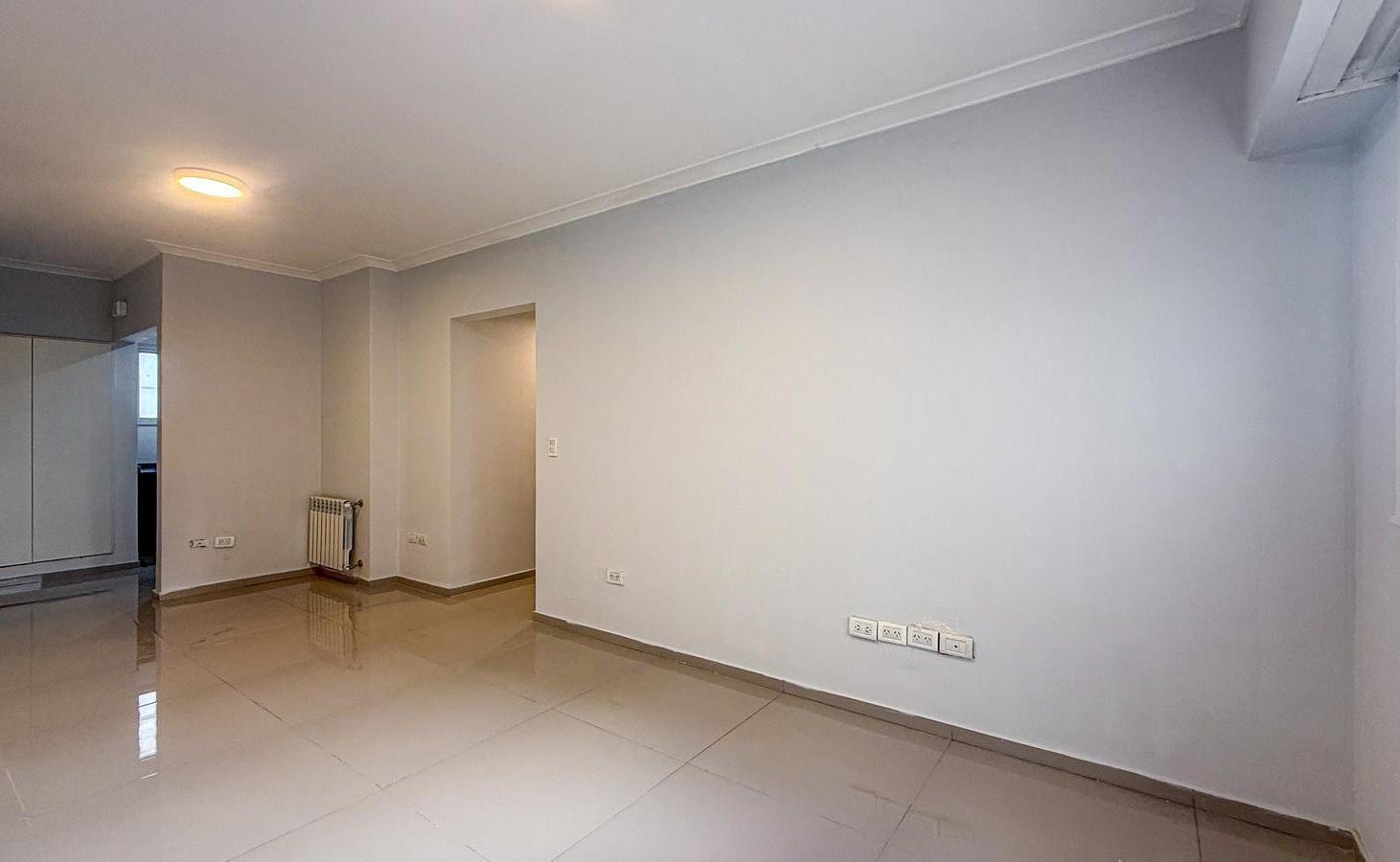 Foto de Venta Departamento 4 ambientes Cochera La Perla, imagen 2