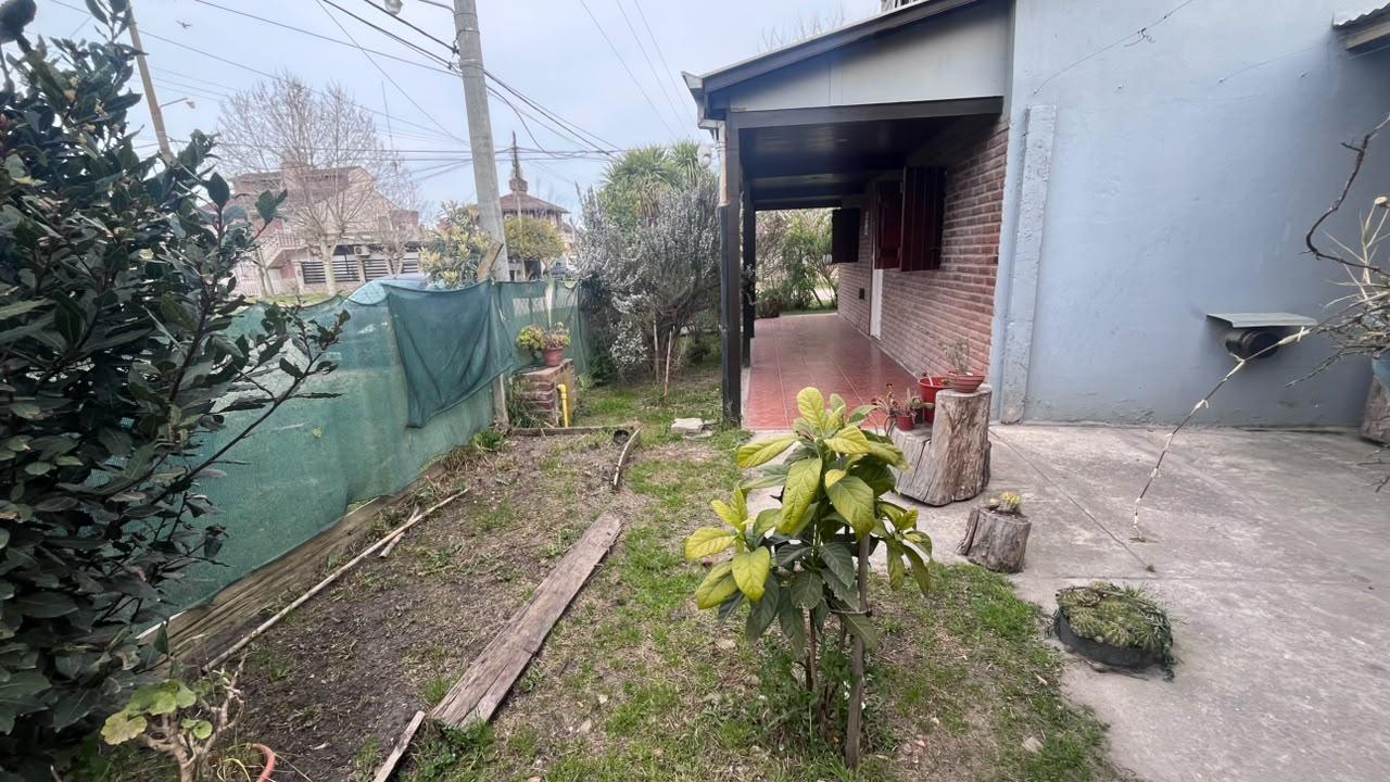 Venta Casa 4 ambientes en Santa Clara Del Mar con todos los servicios