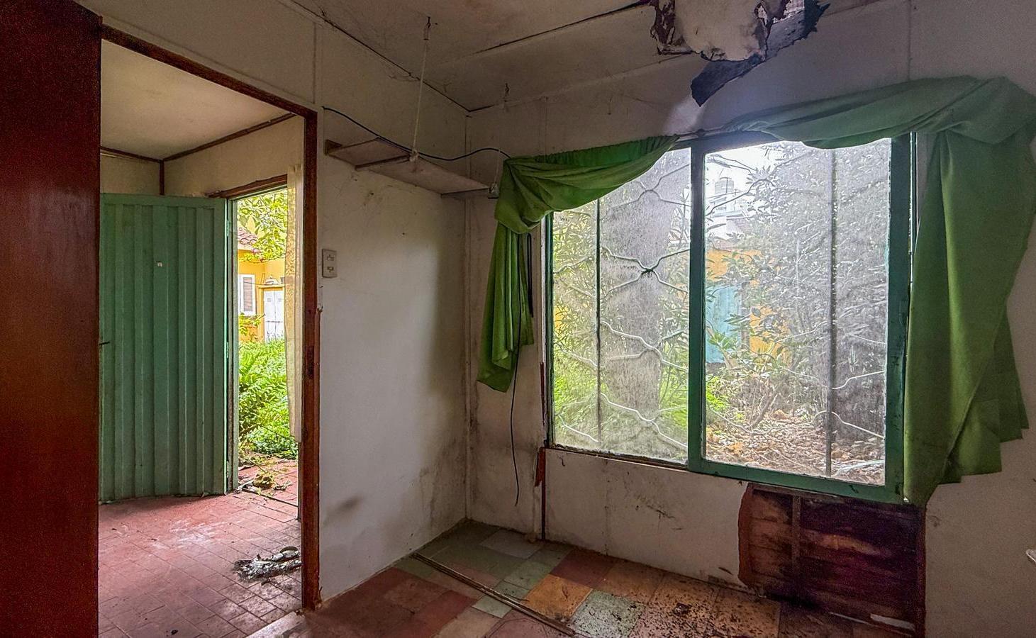 Foto de Chalet 3 amb a reciclar en venta con dpto 2 amb patio jardin quincho, imagen 4