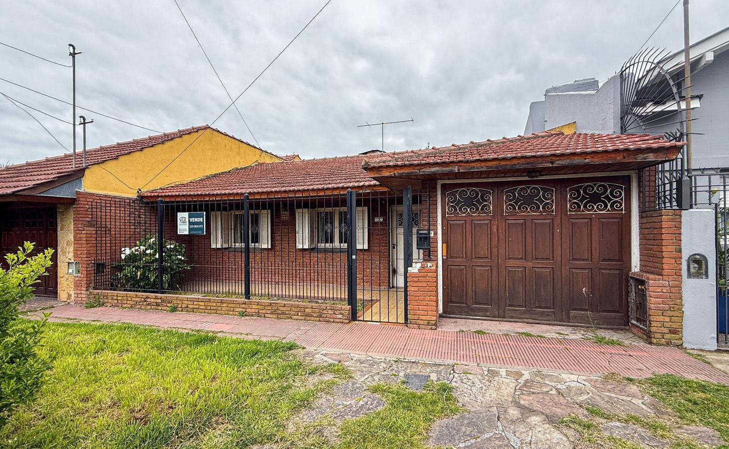 Foto de Chalet 3 amb a reciclar en venta con dpto 2 amb patio jardin quincho, imagen 3