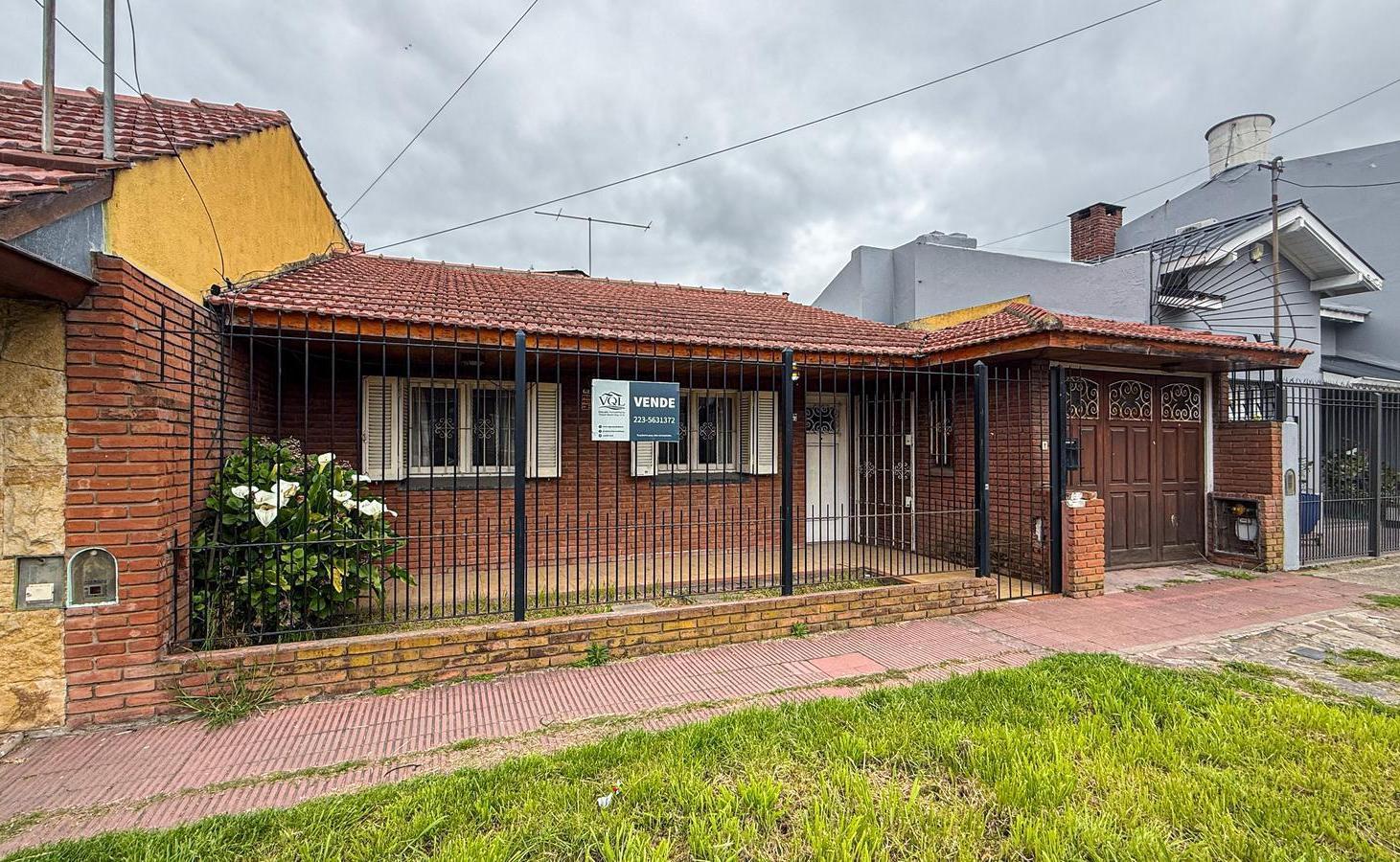 Foto de Chalet 3 amb a reciclar en venta con dpto 2 amb patio jardin quincho, imagen 2