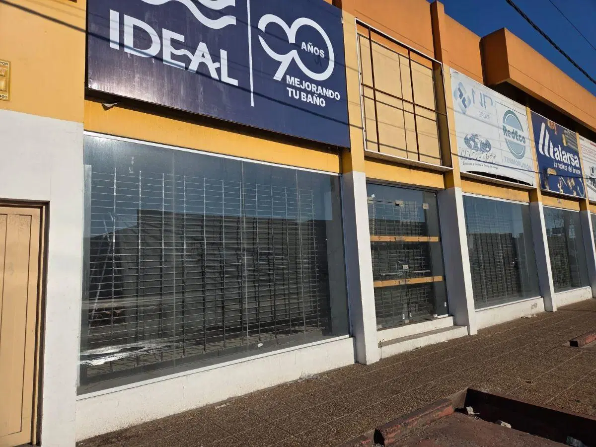 Se alquila Local comercial 4