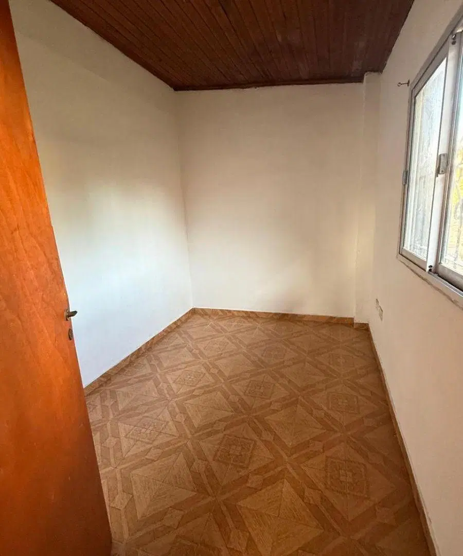 Casa en Luis Guillón con 2 dormitorios para alquiler 4