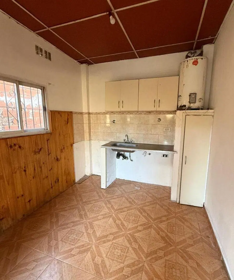 Casa en Luis Guillón con 2 dormitorios para alquiler 2