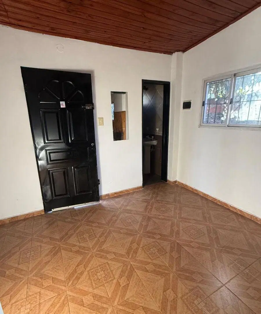 Casa en Luis Guillón con 2 dormitorios para alquiler 5