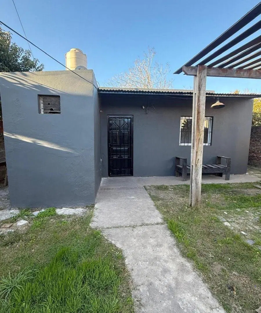 Casa en Luis Guillón con 2 dormitorios para alquiler 3