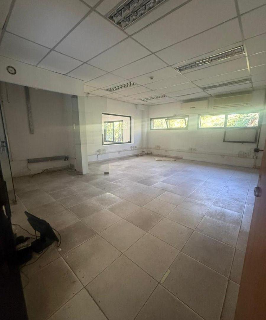 Foto de EXCEPCIONAL INMUEBLE COMERCIAL / INDUSTRIAL DE MÁS DE 1.000 m², imagen 2