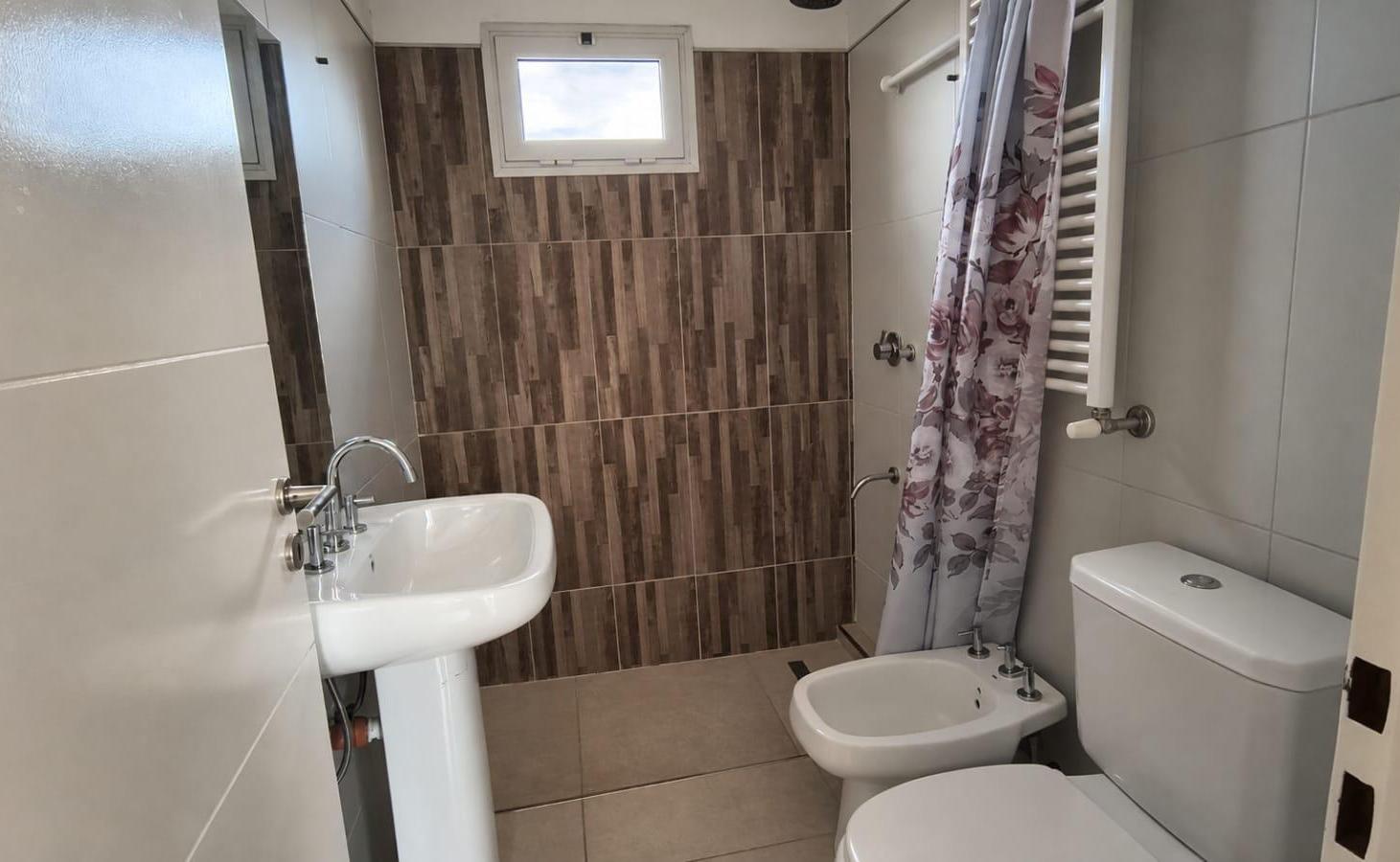 Foto de Alquiler de Casa 5 Ambientes en Barrio Conea de Plottier, imagen 4