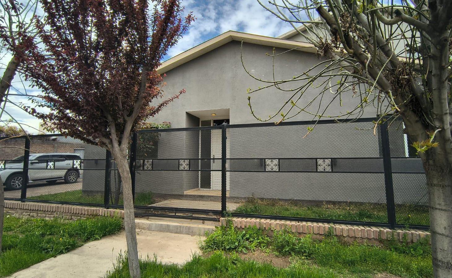 Foto de Alquiler de Casa 5 Ambientes en Barrio Conea de Plottier, imagen 1
