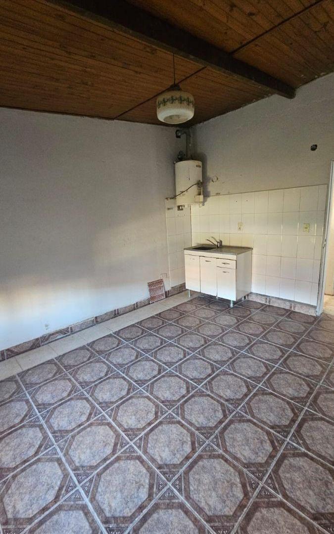 Foto de VENDO CASA DE 3 AMBIENTES EN CALLE SOLIS 725- TRISTAN SUAREZ, imagen 2