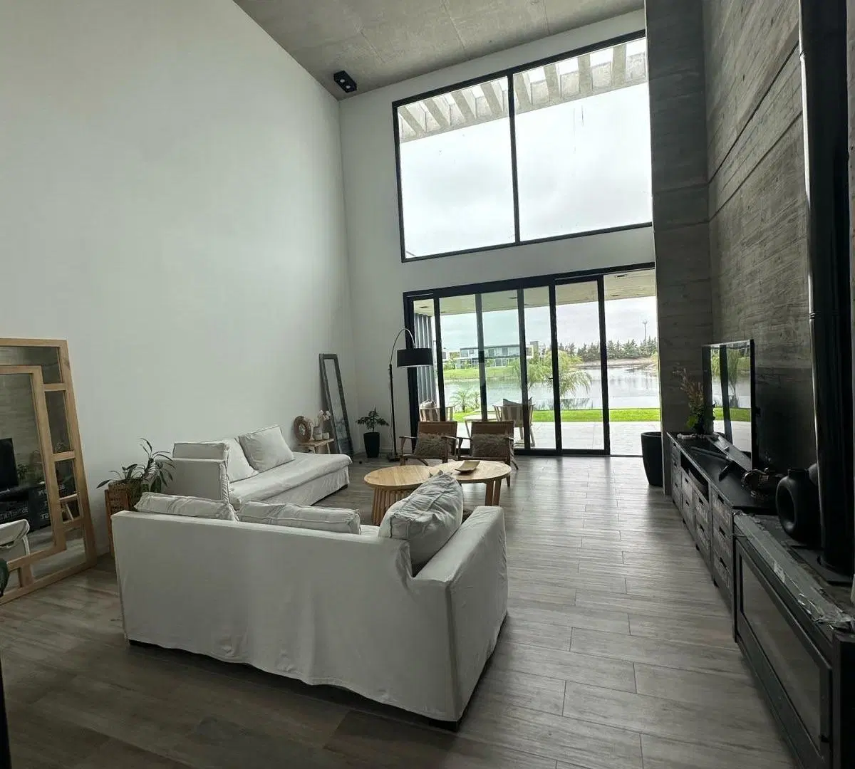 VIRAZON, CASA AL AGUA DE 5 DORMITORIOS EN VENTA 2