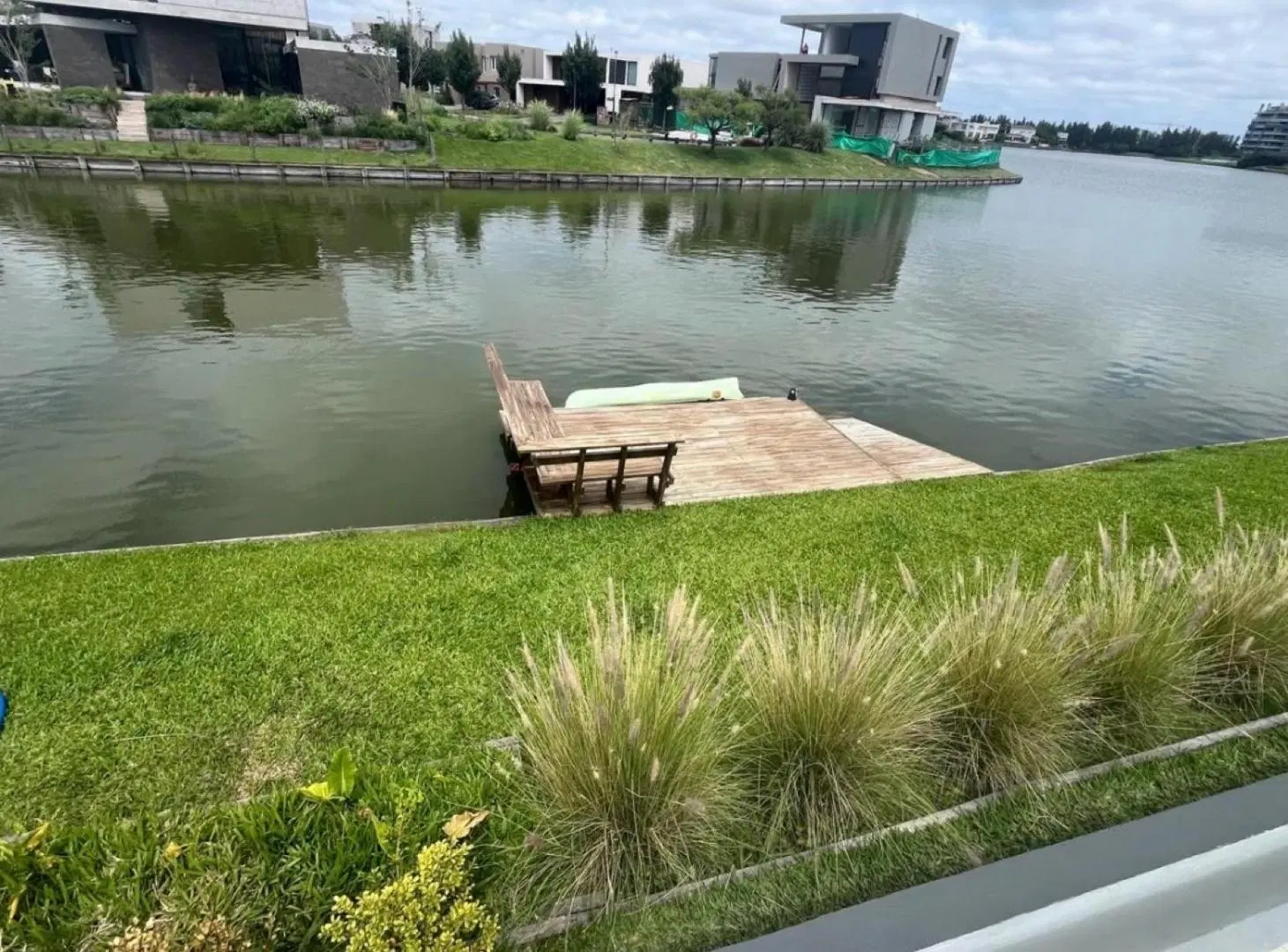 CASA AL AGUA EN VIRAZON DE 5 DORMITORIOS -VENTA 5