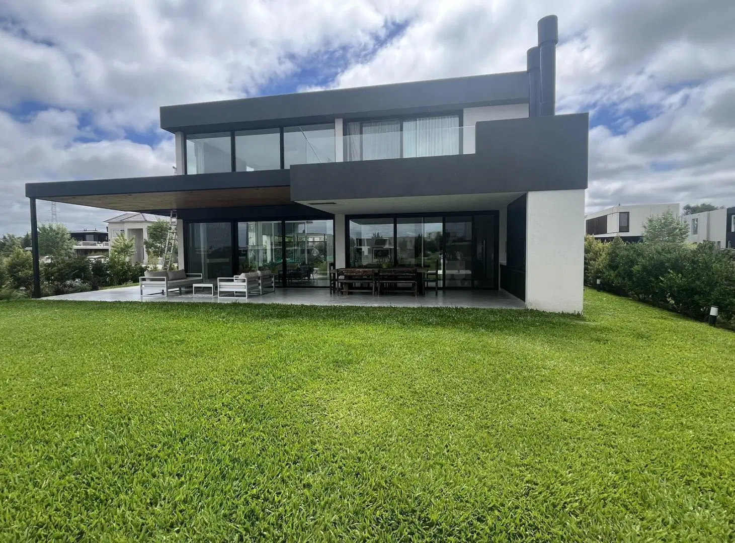 CASA AL AGUA EN VIRAZON DE 5 DORMITORIOS -VENTA 1
