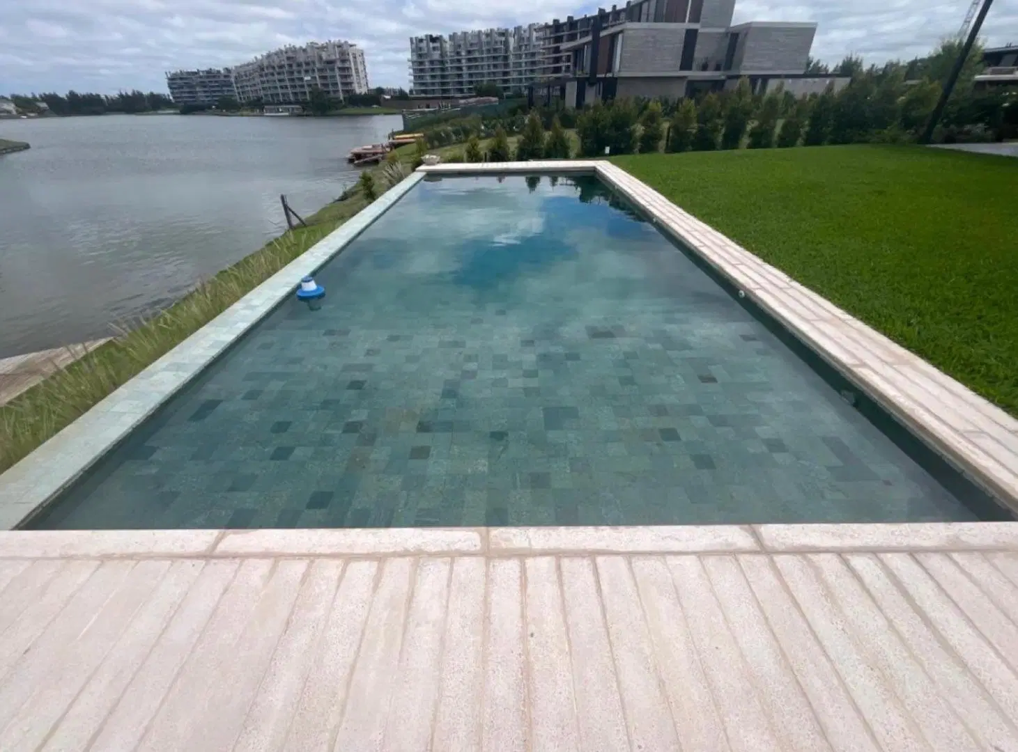 CASA AL AGUA EN VIRAZON DE 5 DORMITORIOS -VENTA 8