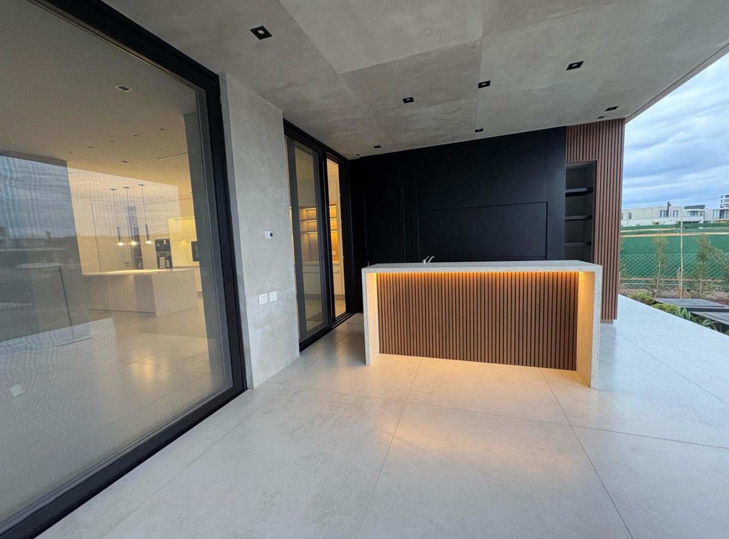 Foto de CASA AL AGUA 5 dormitorios -ALQUILER ANUAL S/MUEBLES - VIRAZON NORDELTA, imagen 2
