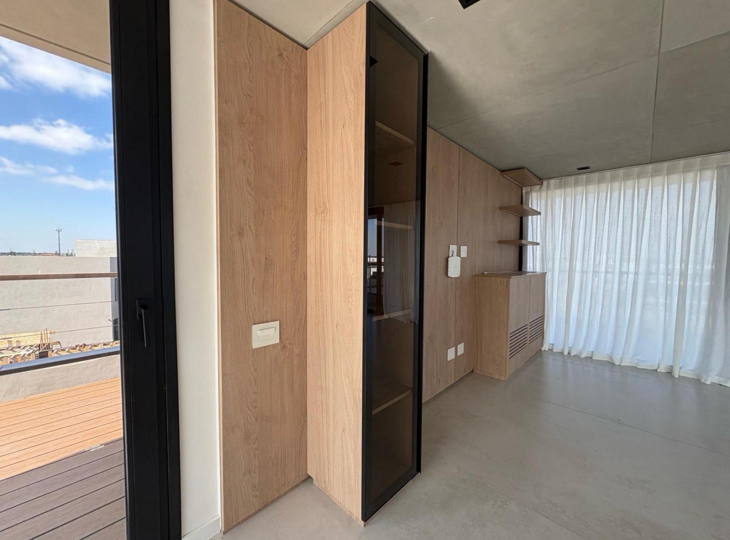 Foto de CASA AL AGUA 5 dormitorios -ALQUILER ANUAL S/MUEBLES - VIRAZON NORDELTA, imagen 4