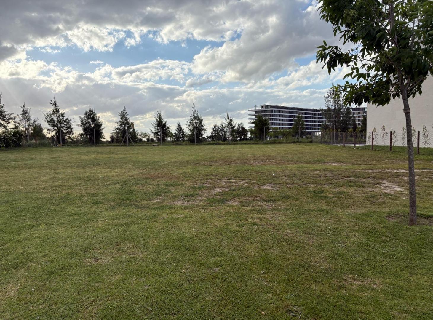 Foto de BARRIO CARPINCHOS/ LOTE INTERNO AL ARROYO EN VENTA, imagen 2
