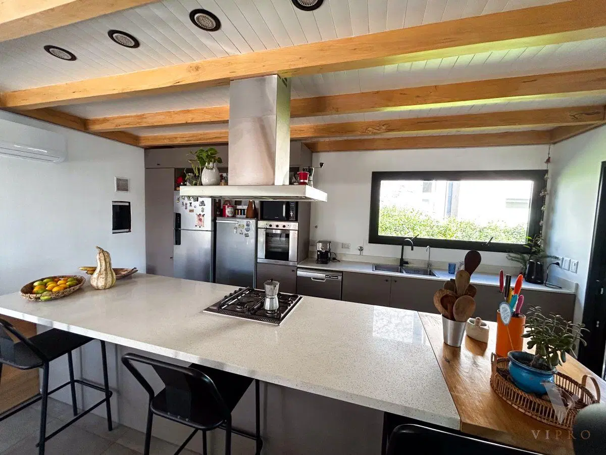 Diseño, Luz y Naturaleza en Solares de San Alfonso | Casa con Pileta y Vistas Únicas 2