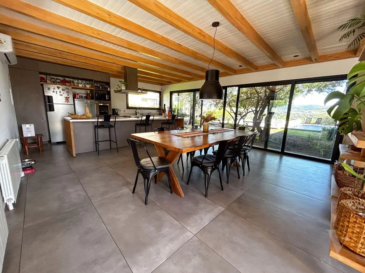 Diseño, Luz y Naturaleza en Solares de San Alfonso | Casa con Pileta y Vistas Únicas 4