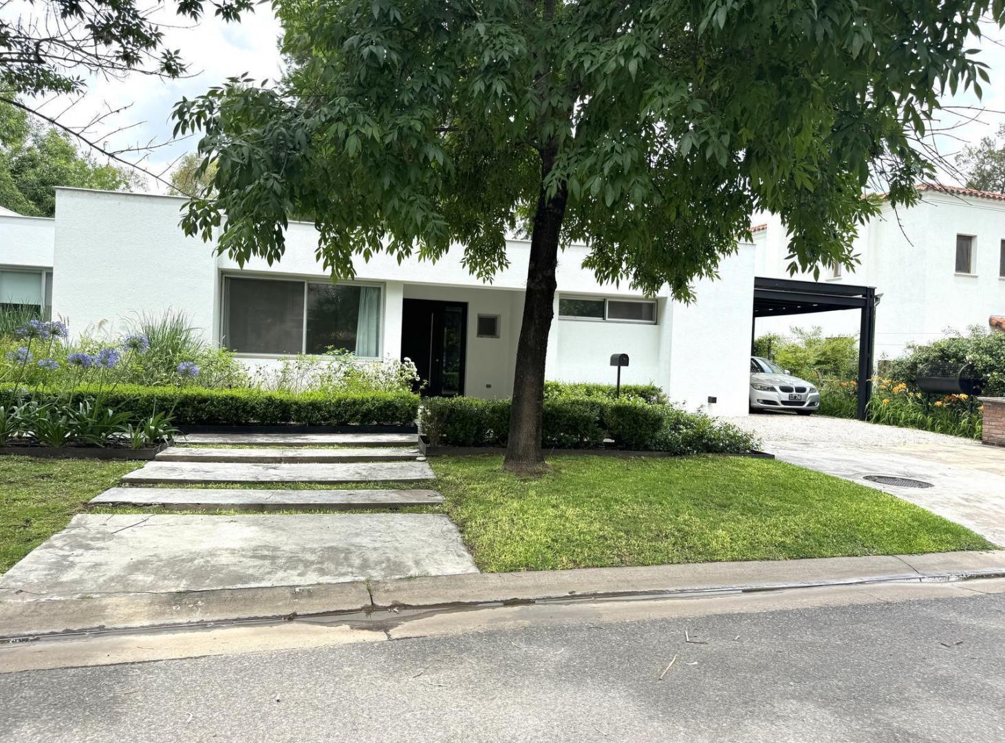 ALQUILER DE VERANO, CASA EN UNA PLANTA CON GRAN JARDIN Y PILETA, BARRIO EL ENCUENTRO BENAVIDEZ