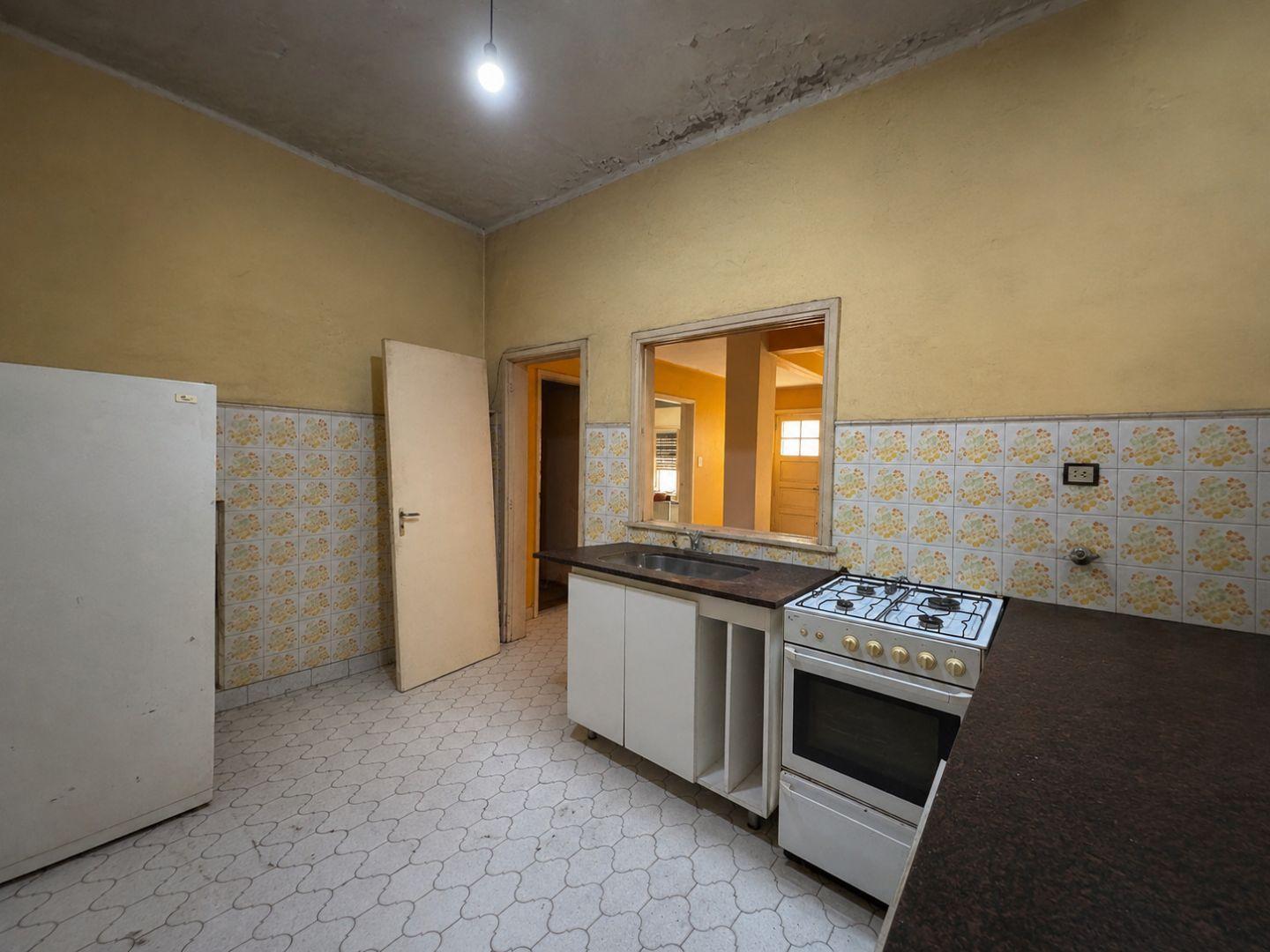 Casa en venta sobre lote propio en Boulogne con gran potencial de renovación