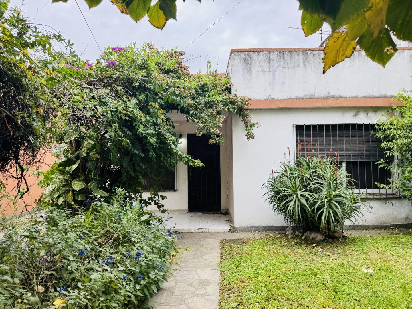 Casa en venta sobre lote propio en Boulogne con gran potencial de renovación 2
