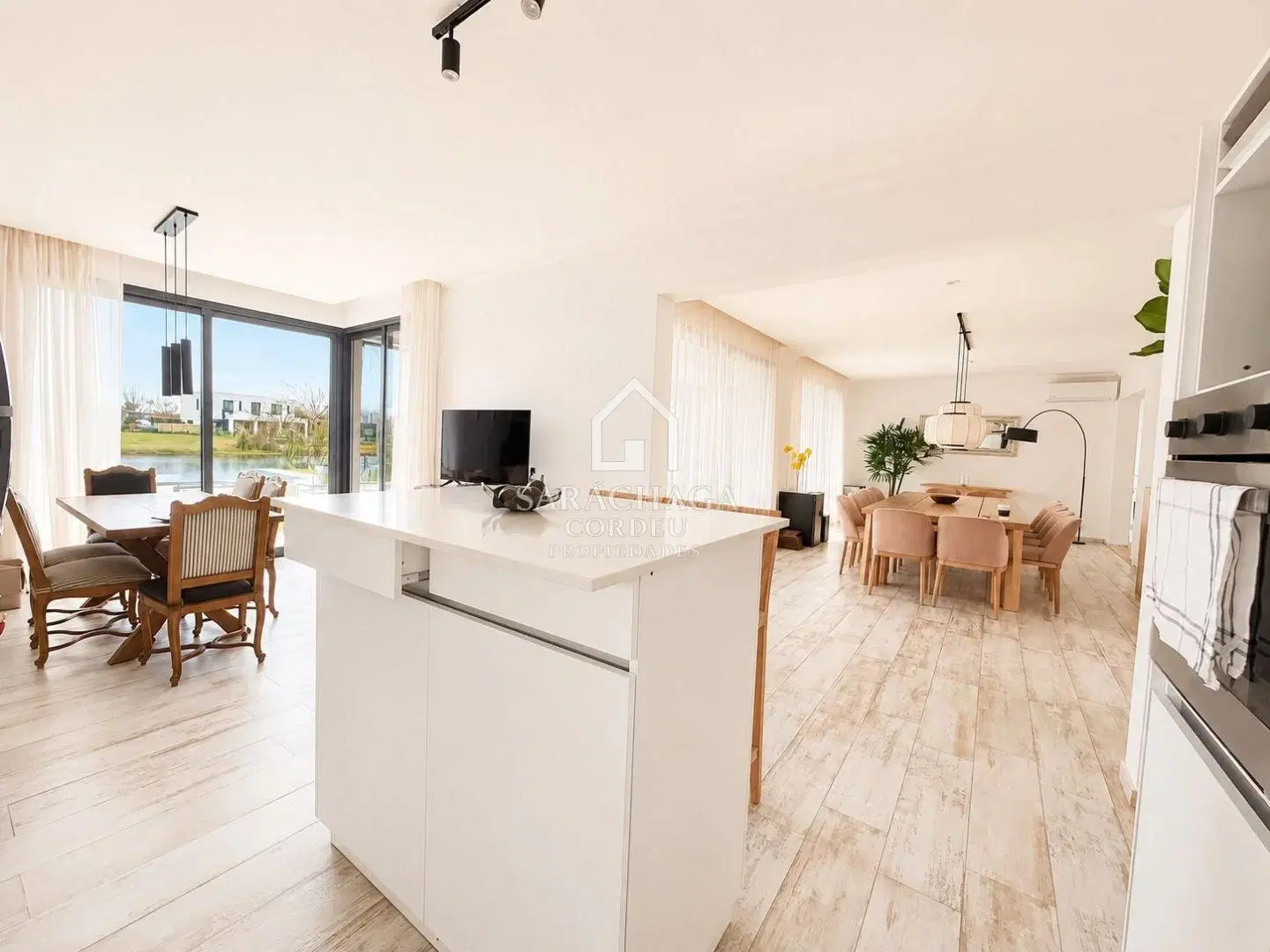 Casa en venta a la laguna con pileta en San Matias, Escobar, Area 5 5
