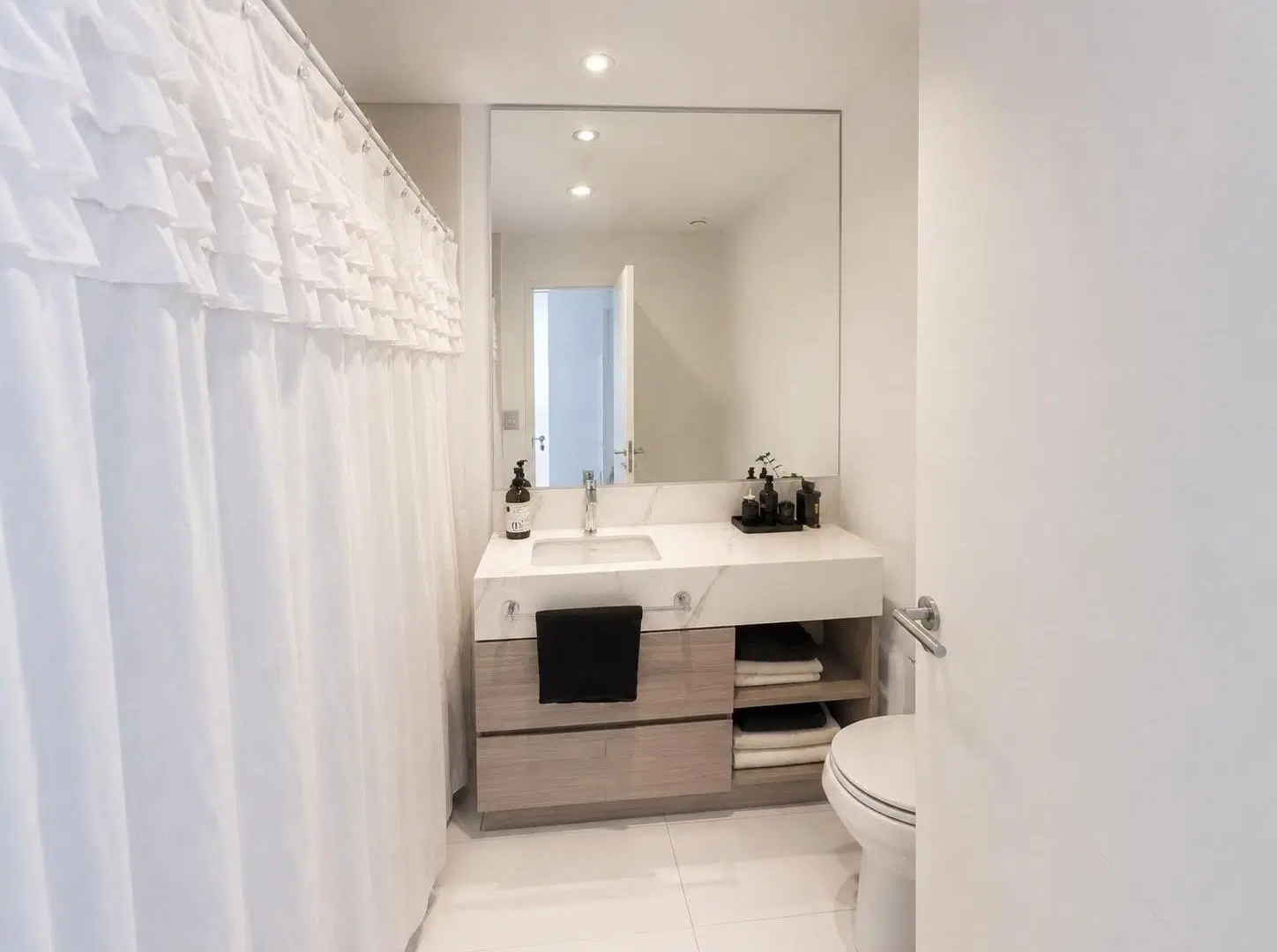 Departamento en Alquiler de 4 Ambientes con 2 Cocheras 3