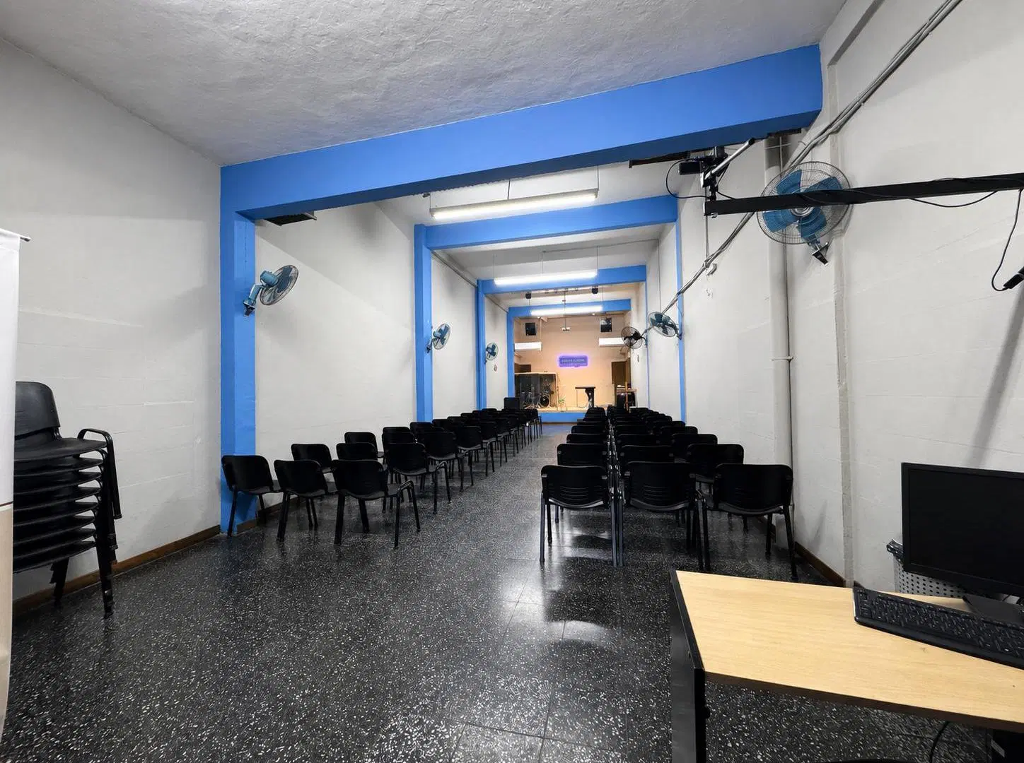 Local en venta de 141 m2 construidos con dos baños, en San Fernando 4