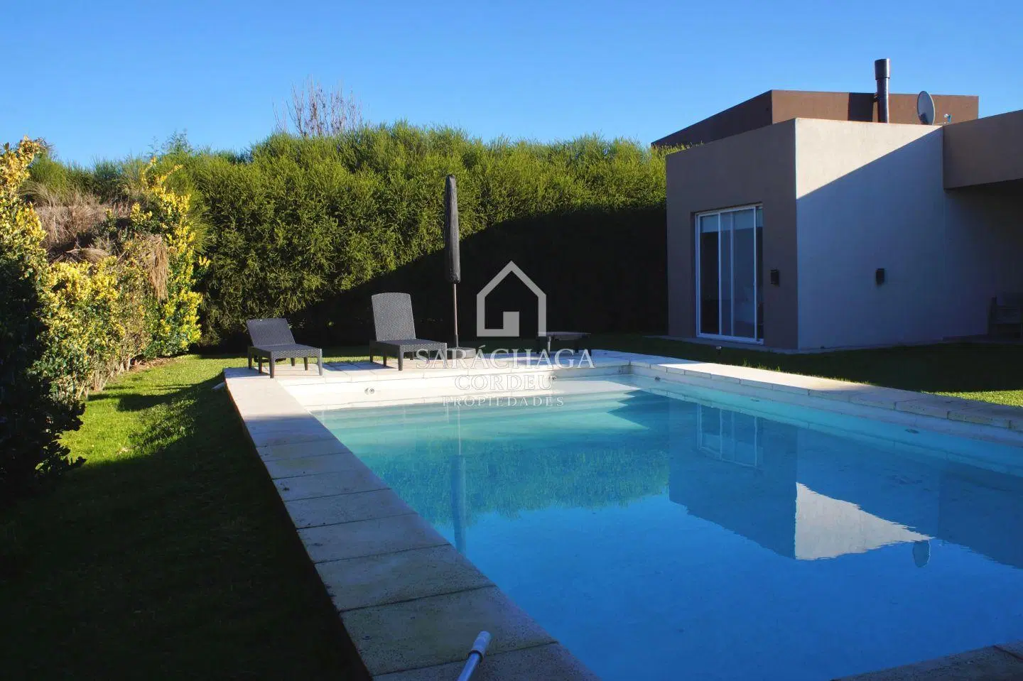 Casa en Alquiler en Canton Puertos con diseño funcional de una planta 4