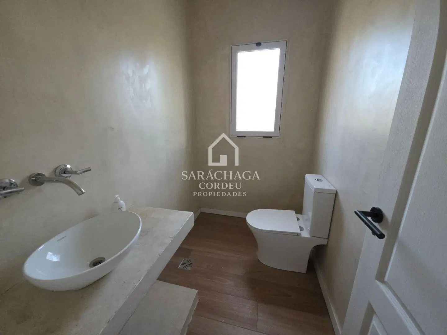 Casa de 4 ambientes en Barrio Los Pilares, Pilar 8