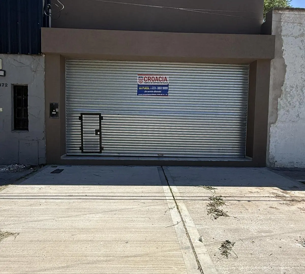 Local comercial a estrenar apto varios rubros – Con patio – Los Hornos 3
