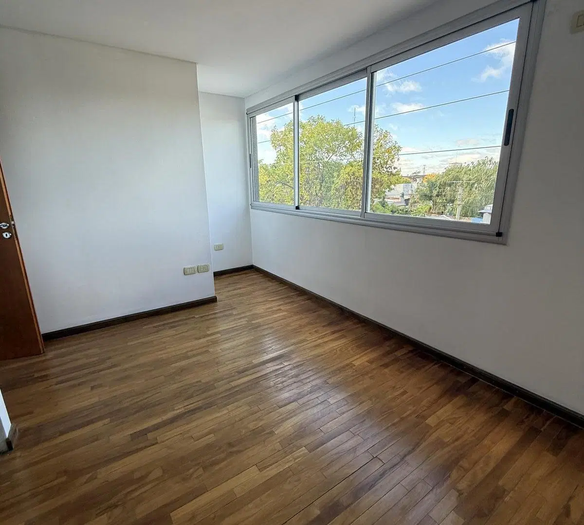 DÚPLEX 2 DORM EN ALQUILER | MUY LUMINOSO | PATIO | 49 E/137 Y 138 3