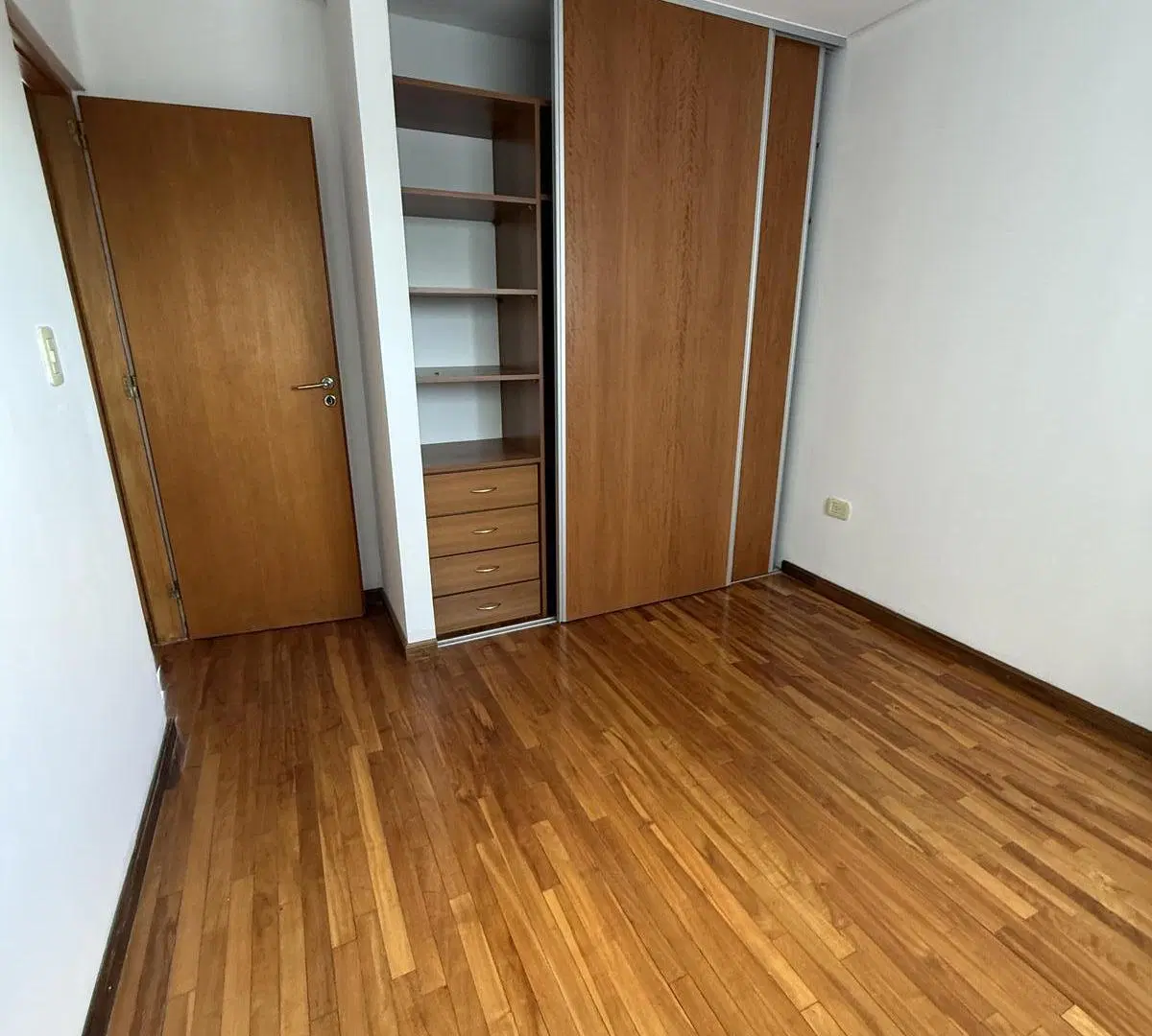 DÚPLEX 2 DORM EN ALQUILER | MUY LUMINOSO | PATIO | 49 E/137 Y 138 5