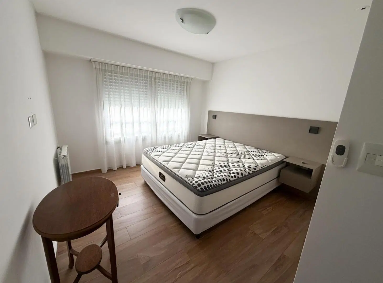 Semipiso amoblado 1 dorm con cochera | Edificio con SUM – Calle 51 e/ 2 y 3 5