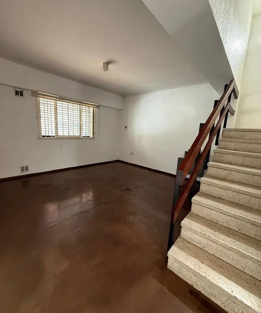Casa en alquiler tipo PH de 4 dormitorios. 5