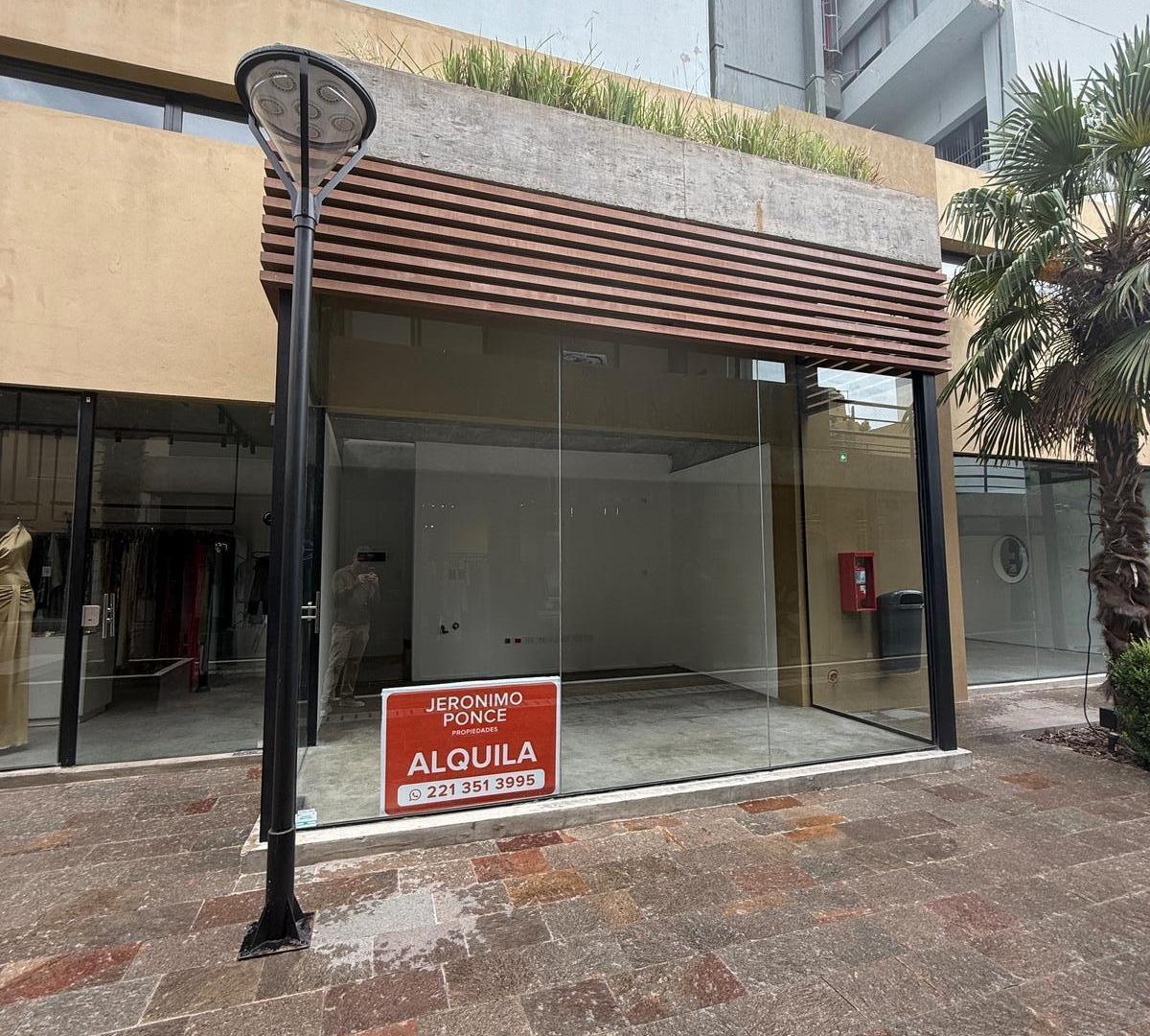 Foto de Local comercial en Patio Escondido | Gran vidriera | Polo Comercial La, imagen 4