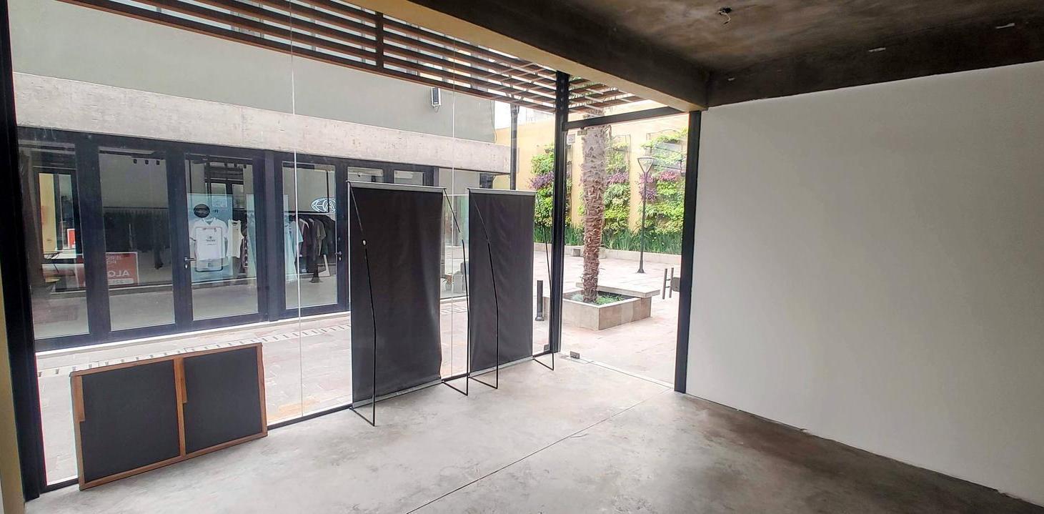 Foto de Local comercial en Patio Escondido | Gran vidriera | Polo Comercial La, imagen 2
