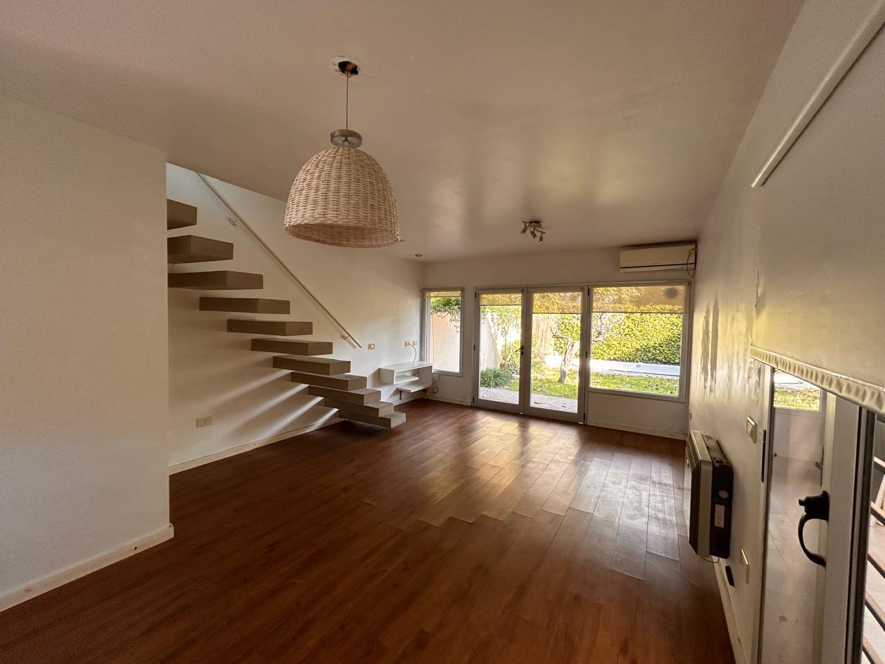 Foto de Moderno dúplex en venta | 2 dormitorios | Pileta | Cochera | City Bell, imagen 2