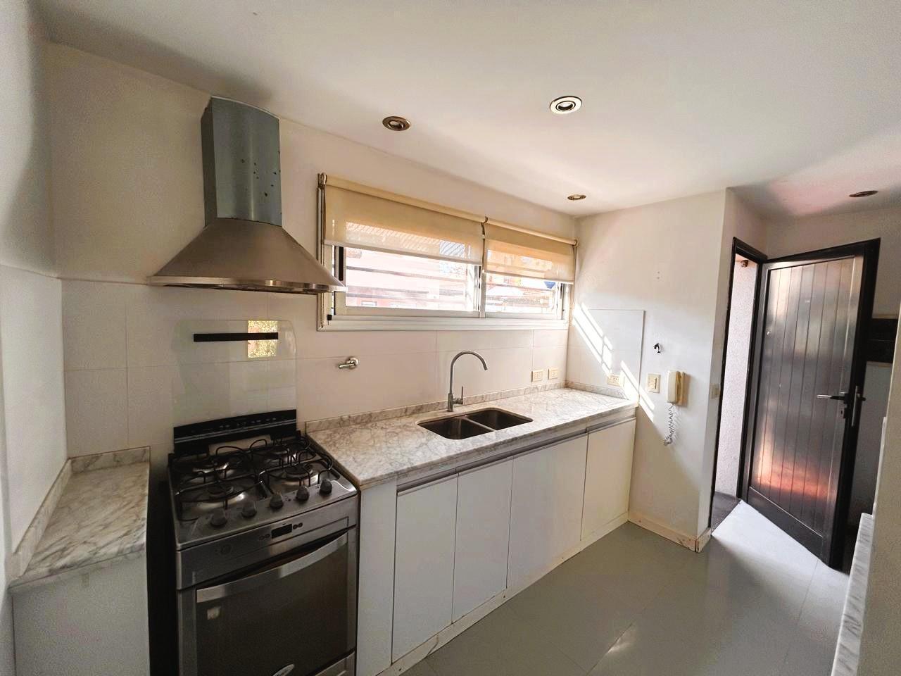 Foto de Moderno dúplex en venta | 2 dormitorios | Pileta | Cochera | City Bell, imagen 4